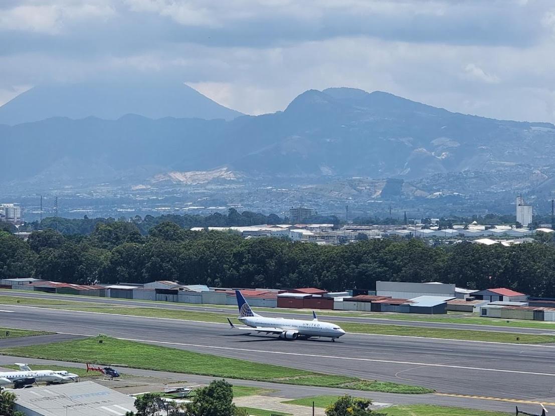 Amazing Volcano Views In Front Of Airport Guatemala City Exterior photo