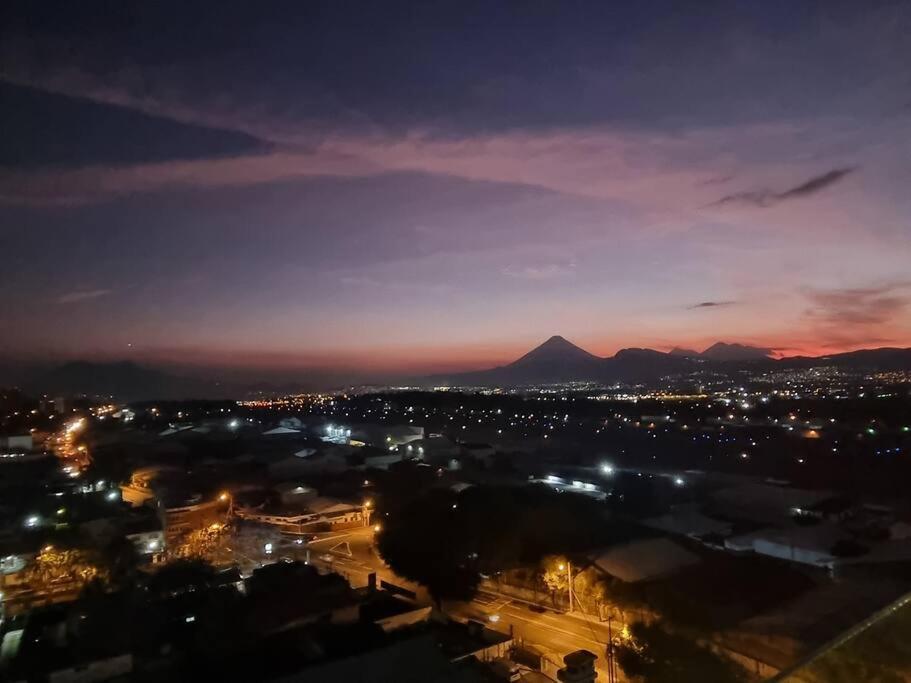 Amazing Volcano Views In Front Of Airport Guatemala City Exterior photo
