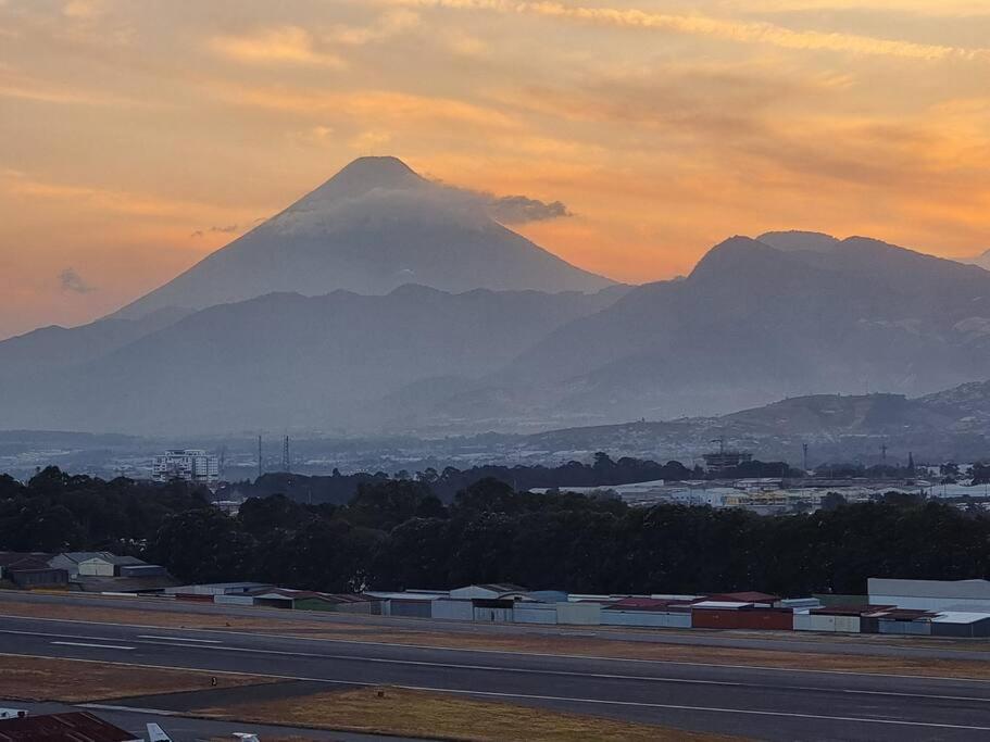 Amazing Volcano Views In Front Of Airport Guatemala City Exterior photo