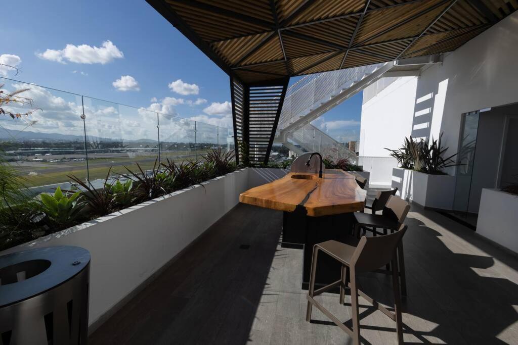Amazing Volcano Views In Front Of Airport Guatemala City Exterior photo