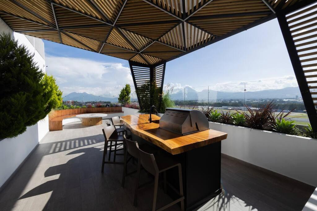Amazing Volcano Views In Front Of Airport Guatemala City Exterior photo